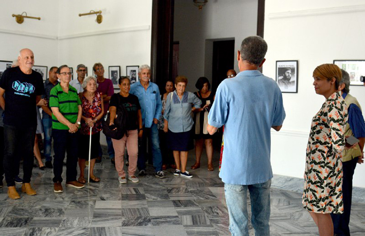 "Junto a Fidel": En imágenes la prensa cubana rinde tributo al Comandante