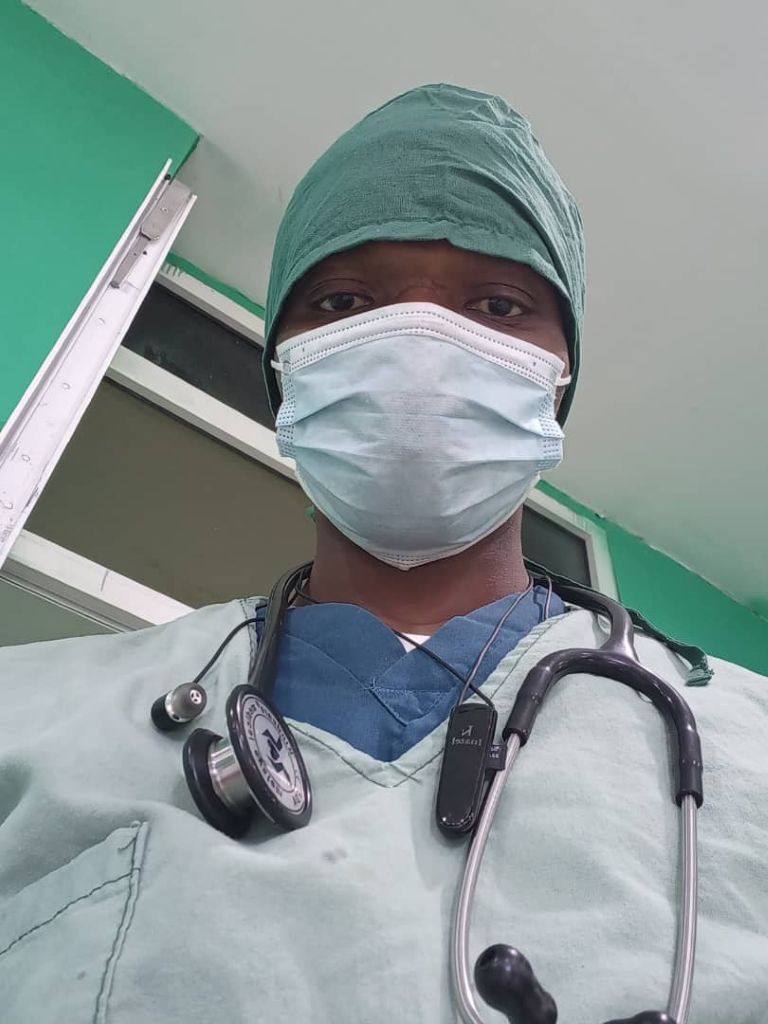 Dieudonné Millogo, estudiante de Medicina de Burkina Faso.