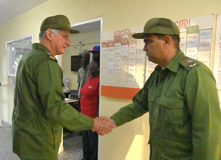 Participa Miguel Díaz-Canel en jornada por el Día Nacional de la Defensa
