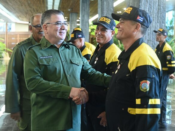 Díaz-Canel condecora a los 18 héroes cubanos que llevaron esperanza a Venezuela tras los terremotos Díaz-Canel condecora a los 18 héroes cubanos que llevaron esperanza a Venezuela tras los terremotos