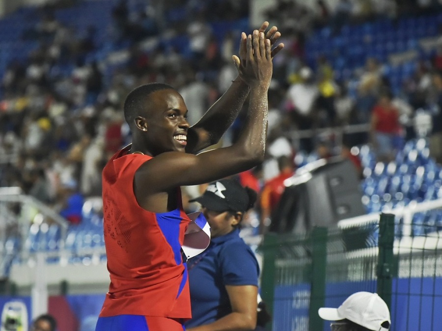 Cubano Hodelín ganó oro en salto largo