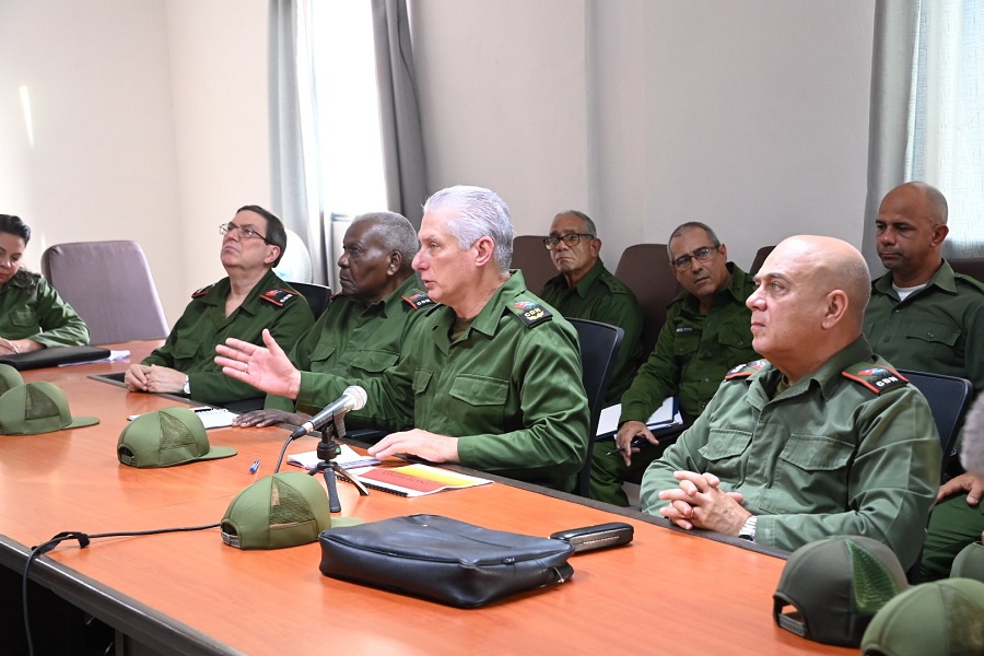 Prepararnos para la defensa desde tiempos de paz, junto al seguimiento de otras prioridades