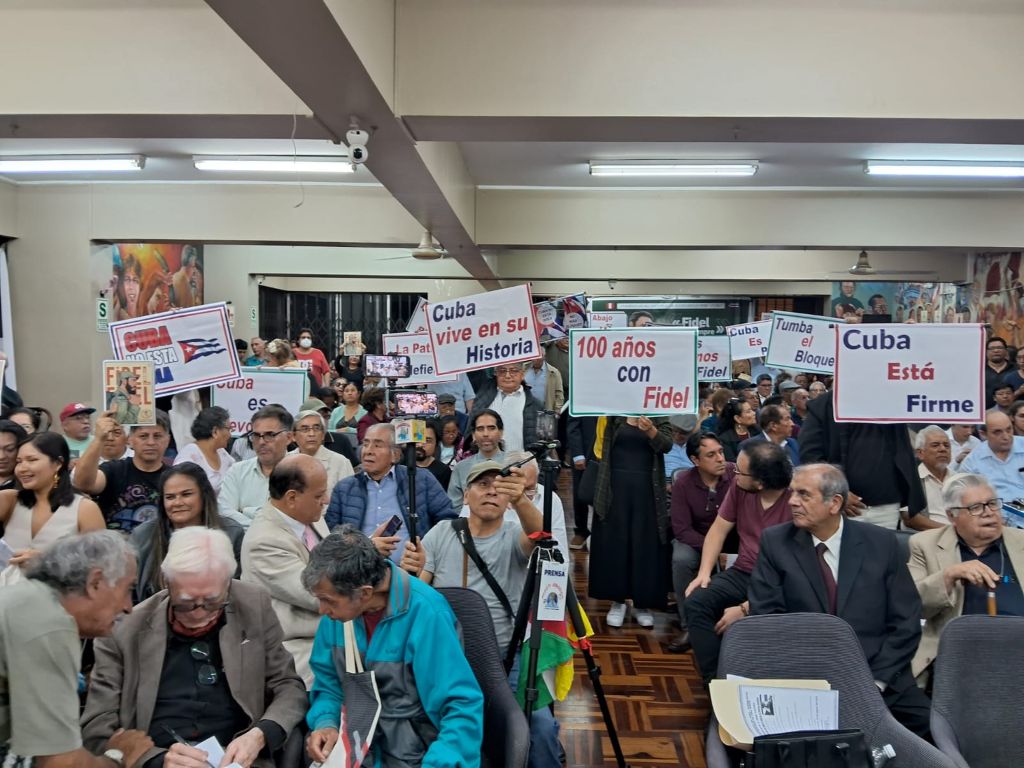 Celebración del Centenario de Fidel, en Perú.