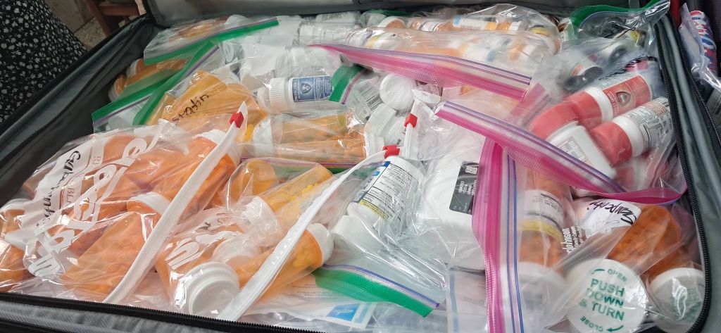 Medicamentos entregados en el oncológico de Villa Clara por solidarios de Puerto Rico.