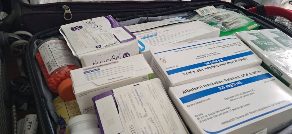 Medicamentos entregados en el oncológico de Villa Clara por solidarios de Puerto Rico.