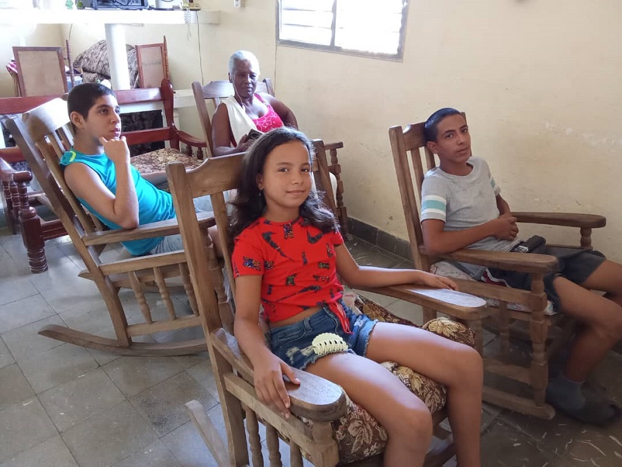 Autoridades de Villa Clara recorren centros sociales en el municipio de Santo Domingo