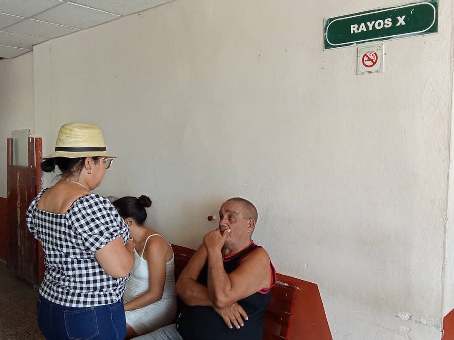 Autoridades de Villa Clara recorren centros sociales en el municipio de Santo Domingo