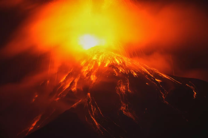 Más de 1 700 evacuados por potente erupción del volcán de Fuego en Guatemala