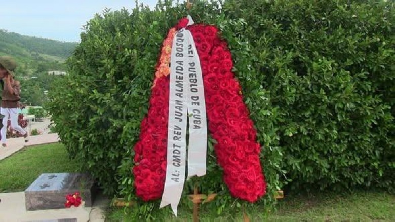 Ofrenda floral a nombre del pueblo Cuba