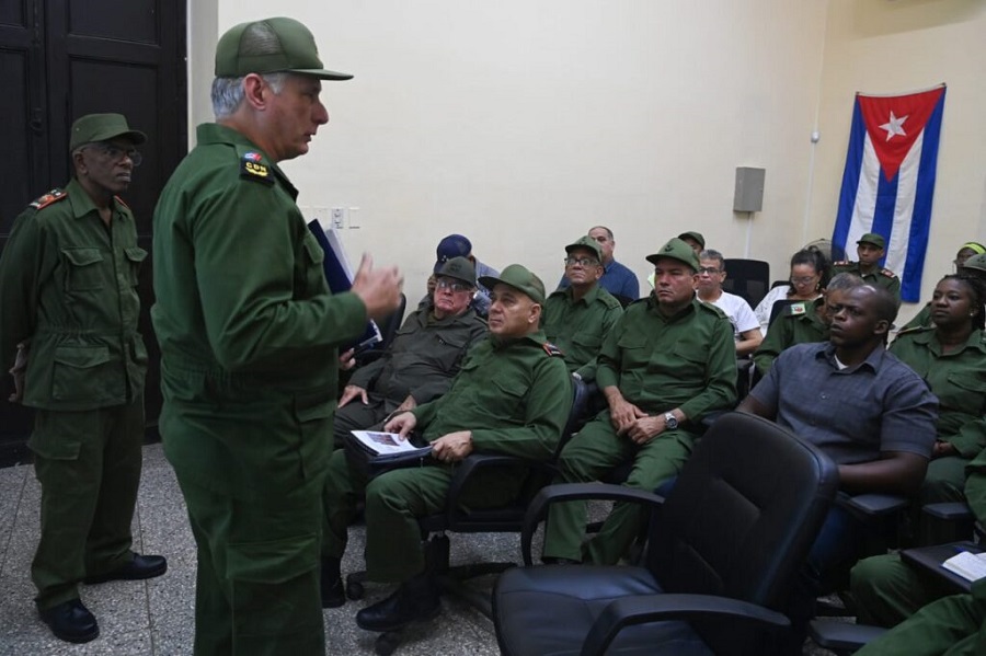 Díaz-Canel en la Zona de Defensa “Los Sitios” en Centro Habana