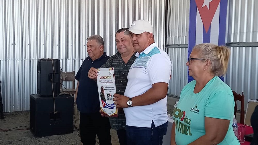 Empresa villaclareña de Acopio y Beneficio del Tabaco La Estrella, la mejor del país Empresa villaclareña de Acopio y Beneficio del Tabaco La Estrella, la mejor del país